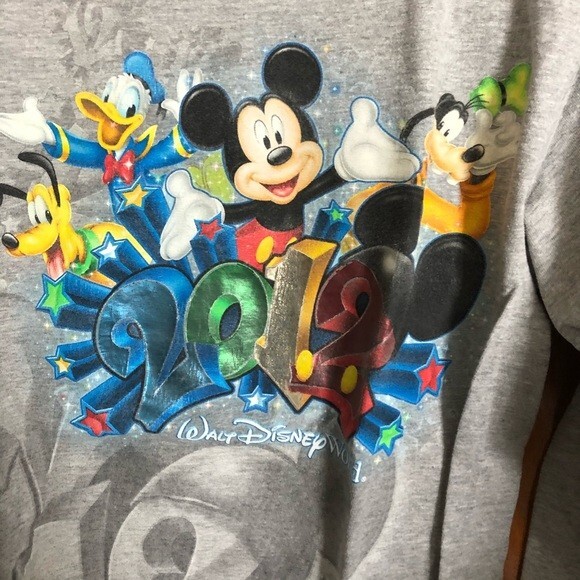 Disney Top 2012 Metallic Character Graphic Light Gray Long Sleeve Shirt Small - Picture 2 of 7